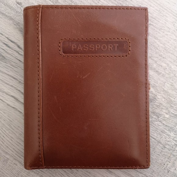 Fossil - Brown Leather Passport Holder EUC - Picture 1 of 5